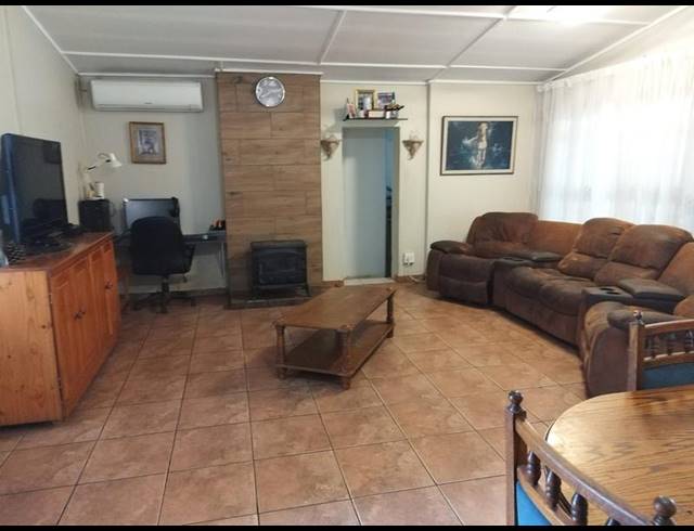 4 BEDROOM HOUSE FOR SALE IN KLIPRIVIER